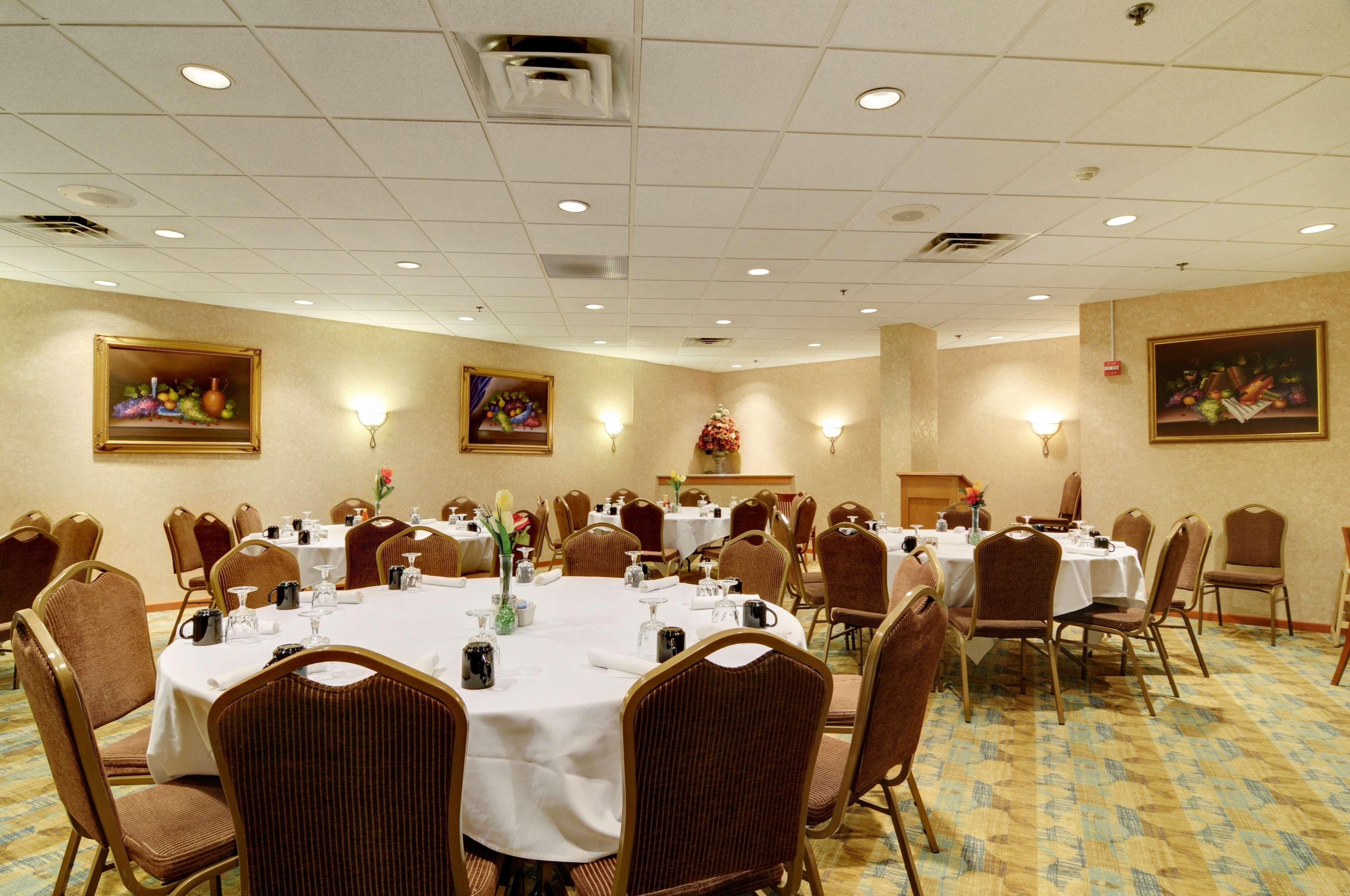 Best Western Plus Chicago Hillside Restaurant photo