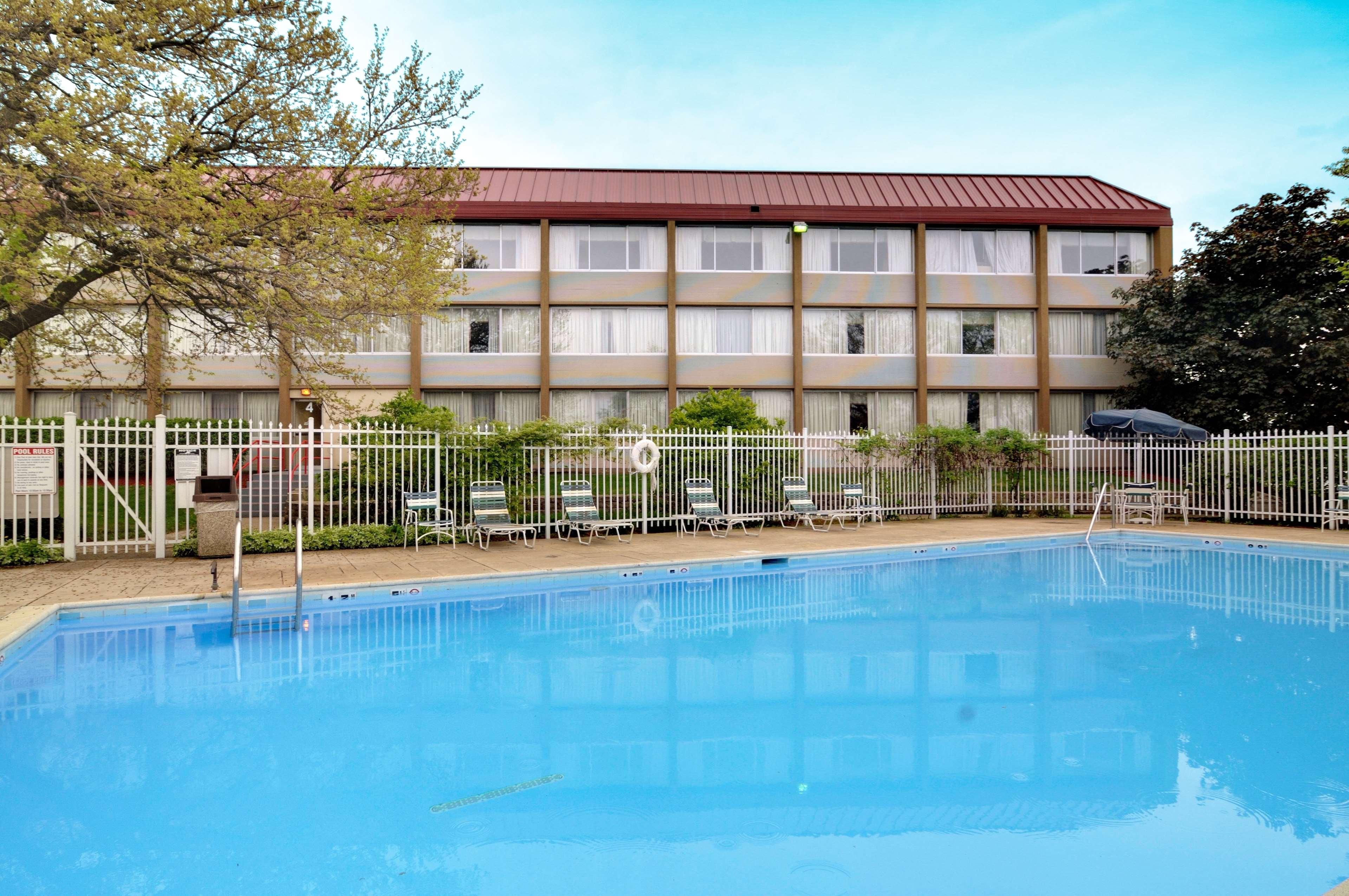Best Western Plus Chicago Hillside Exterior photo
